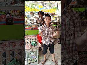 Gegara Tren Goyang Nasi Padang, Warung Nasi Padang Ini Jadi Viral Gegara Tren Goyang Nasi Padang, Warung Nasi Padang Ini Jadi Viral
