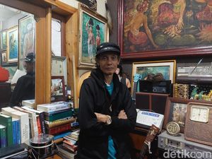 Herry Arnas: Dulu Pencipta Lagu Nike Ardilla, Kini Penjual Barang Jadul Herry Arnas: Dulu Pencipta Lagu Nike Ardilla, Kini Penjual Barang Jadul