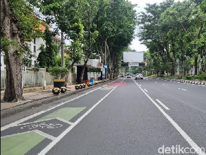 H-3 Lebaran, Jalanan Surabaya Sepi H-3 Lebaran, Jalanan Surabaya Sepi