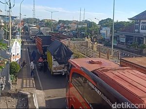Nekat Beroperasi, 28 Truk Ditilang di Jalur Mudik Gilimanuk