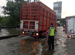 Pantura Kaligawe Semarang Banjir, Pemudik Diimbau Lewat Jl Wolter Monginsidi