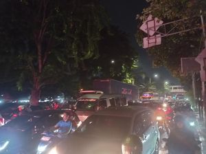 H-3 Lebaran, Jl Daan Mogot Macet Imbas Antrean Bus Masuk Terminal Kalideres H-3 Lebaran, Jl Daan Mogot Macet Imbas Antrean Bus Masuk Terminal Kalideres