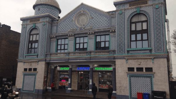 6 Potret Transformasi Masjid Aziziye di London yang Berawal dari Bioskop 90-an