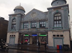 6 Potret Transformasi Masjid Aziziye di London yang Berawal dari Bioskop 90-an 6 Potret Transformasi Masjid Aziziye di London yang Berawal dari Bioskop 90-an