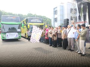 18 Armada Bus Berangkatkan Pemudik Gratis Bareng Pemkab Gresik 18 Armada Bus Berangkatkan Pemudik Gratis Bareng Pemkab Gresik