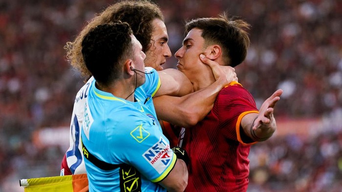 Paulo Dybala of AS Roma argues with Matteo Guendouzi of SS Lazio during the Serie A TIM match between AS Roma and SS Lazio at Stadio Olimpico on April 06, 2024 in Rome, Italy. (Photo by Giuseppe Maffia/NurPhoto via Getty Images)