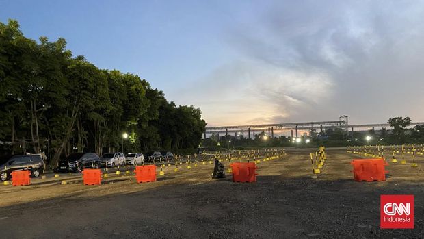 Pelabuhan Ciwandan terlihat masih sepi antrean mobil yang hendak menyeberang ke Pelabuhan Bakauheni pada Minggu (7/4/2024) pagi.