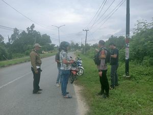 Sadis Komplotan Begal Modus Ban Kempis Bunuh Pemobil Wanita di Kendari Sadis Komplotan Begal Modus Ban Kempis Bunuh Pemobil Wanita di Kendari