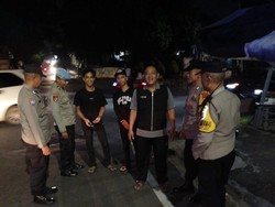Polisi Bubarkan Tawuran Petasan Berkedok Bangunkan Sahur di Pondok Aren