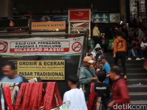 Potret Pasar Baru Diserbu Pengunjung pada H-3 Lebaran
