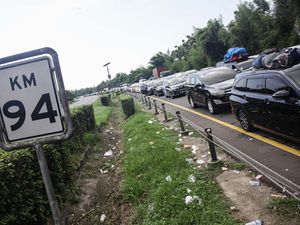 Terjebak di Tol Merak Km 94, 2 Km Ditempuh 7,5 Jam Terjebak di Tol Merak Km 94, 2 Km Ditempuh 7,5 Jam