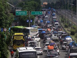 Ini Nih Biang Kerok Kemacetan Horor di Jalan Tol ke Merak Ini Nih Biang Kerok Kemacetan Horor di Jalan Tol ke Merak