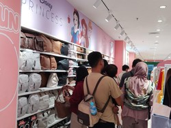 Jual Produk Lucu, Miniso Pink di Transmart Kokas Ramai Pengunjung