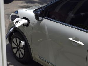 Beli Mobil Listrik di Agustus 2024 Banyak Untungnya Lho...