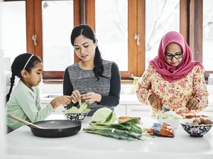 5 Curhatan Menantu Kena Nyinyir Mertua Gegara Makanan