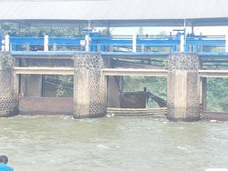 Penampakan Pintu Penguras Bendung Katulampa Bogor Usai Diperbaiki Pakai Bambu