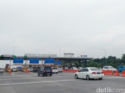 Puluhan Ribu Kendaraan Keluar Masuk Surabaya dari GT Waru Gunung H+2 Lebaran