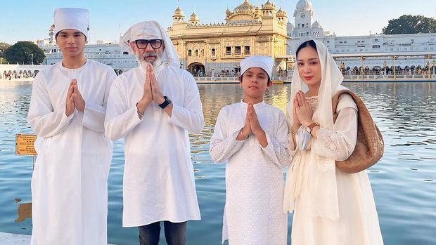 Ikut Suami Jalani Ibadah Sikh, Agama Bunga Zainal Dipertanyakan