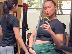 Istri Abimana Aryasatya, Inong Ayu Umumkan Hamil Anak Kelima pada Usia 43 Tahun