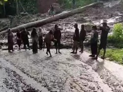 Jalan Trans Sulteng-Gorontalo Lumpuh Akibat Banjir dan Longsor di Buol