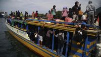 Padat Banget! Begini Suasana Pemudik di Kapal Antarpulau Ternate