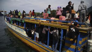 Padat Banget! Begini Suasana Pemudik di Kapal Antarpulau Ternate