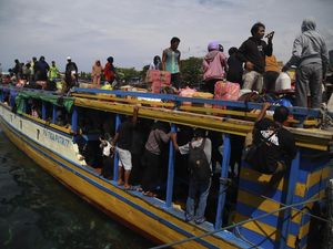 Padat Banget! Begini Suasana Pemudik di Kapal Antarpulau Ternate