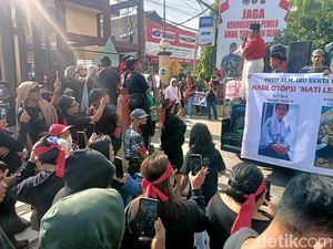4 Desakan Keluarga Usai 2 Bulan Kasus Wanita Tewas di Gudang Apotek Samarinda 4 Desakan Keluarga Usai 2 Bulan Kasus Wanita Tewas di Gudang Apotek Samarinda