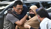Isak Tangis Keluarga Korban Kecelakaan Tol Jakarta-Cikampek KM 58