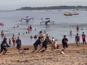 Viral Sejumlah Pria Ribut di Pantai Mertasari Sanur Viral Sejumlah Pria Ribut di Pantai Mertasari Sanur