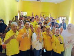 Ketua Golkar Blora Bagi-bagi Bonus Rp 270 Juta ke Relawan-Saksi Dapilnya
