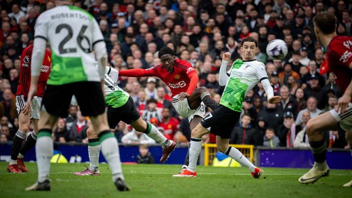 MANCHESTER, ENGLAND - APRIL 07: Kobbie Mainoo of Manchester United scores their second goal during the Premier League match between Manchester United and Liverpool FC at Old Trafford on April 07, 2024 in Manchester, England. (Photo by Ash Donelon/Manchester United via Getty Images)