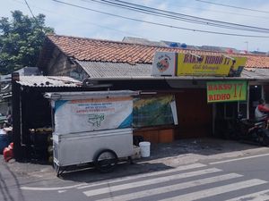 Kesaksian Penjual Gorengan di TKP Arie Febriant Ludahi Pemobil Kesaksian Penjual Gorengan di TKP Arie Febriant Ludahi Pemobil