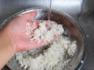 Apakah Mencuci Beras Sebelum Masak Ada Manfaatnya? Apakah Mencuci Beras Sebelum Masak Ada Manfaatnya?