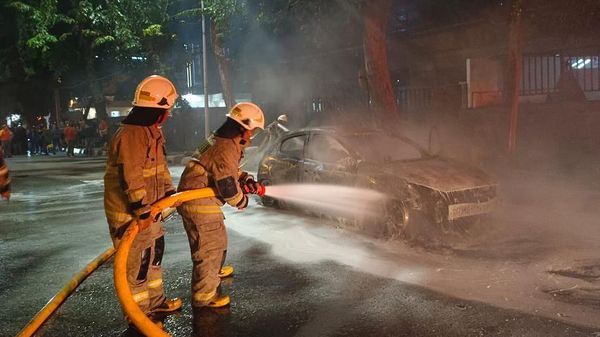 Wujud Mazda 2 Hangus Terbakar Tinggal Rangka, Dipicu Remaja Lempar Petasan