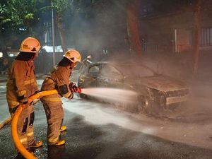 Konvoi Remaja Main Petasan Bikin Mobil Terbakar di Jakbar, Polisi Bertindak
