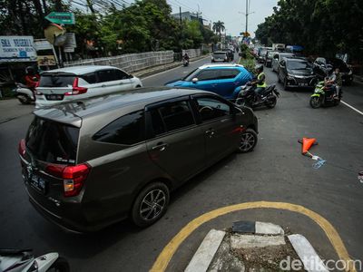 Penutup Putaran Balik di Jalur Pantura Tambun Dirusak, Bikin Jalan Macet