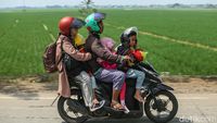 Pemudik Bawa Anak Libas Jalur Pantura