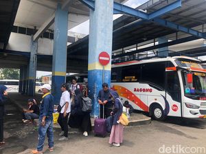8 Ribu Pemudik Padati Terminal Arjosari Malang pada H-2 Lebaran 8 Ribu Pemudik Padati Terminal Arjosari Malang pada H-2 Lebaran