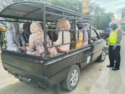 Catat! Mobil Barang Dilarang Angkut Penumpang saat Libur Lebaran