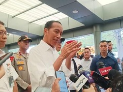 Tinjau Arus Mudik di Stasiun Pasar Senen, Jokowi: Semua Rapi Tidak Berdesakan