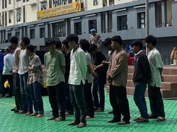 Tangis Ortu Pelaku Konvoi Pecah di Polres Jakbar, Ada yang Tak Sadarkan Diri