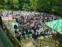 Momen Ratusan Warga Bima Salat Idulfitri Hari Ini