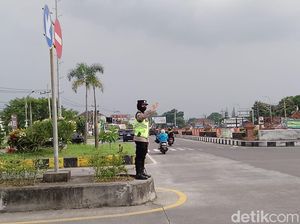 Pantauan Lalin di Simpang Karanglo Malang Pantauan Lalin di Simpang Karanglo Malang