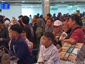 Pihak Bandara Batam Prediksi Puncak Arus Balik pada 14-15 April Pihak Bandara Batam Prediksi Puncak Arus Balik pada 14-15 April