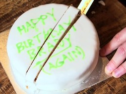 Tips 100 Tahun Lalu Ini Bikin Potong Kue Lebaran Jadi Gampang