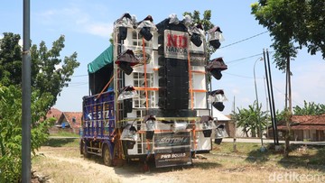Racun Mematikan untuk Telingamu! Waspada! Sound Horeg Bisa Bikin Telingamu Tuli Suara Horeg: Ancaman Tersembunyi bagi Pendengaranmu Horeg: Si Pembunuh Senyap Pendengaran Suara Horeg: Musuh Bebuyutan Telingamu
