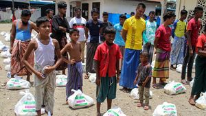 252 Pengungsi Rohingya Terima Bantuan Paket Lebaran