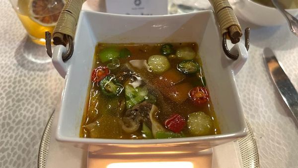 Ada Garang Asem hingga Nasi Kebuli Enak di Resto Hotel Berbintang Ini!