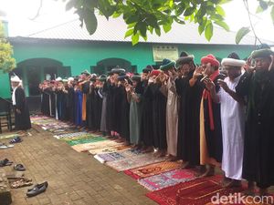 Pimpinan Jemaah An-Nadzir Gowa Ungkap Alasan Lebaran Idul Fitri Hari Ini Pimpinan Jemaah An-Nadzir Gowa Ungkap Alasan Lebaran Idul Fitri Hari Ini